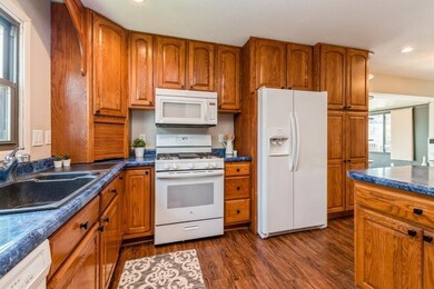 4518 Twin Pine Dr NE, Cedar Rapids, IA 52402 - photo 7