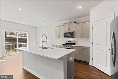 562 Atkinson St, Shenandoah Junction, WV 25442 - photo 7