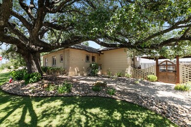 317 W San Antonio St, Fredericksburg, TX 78624 - photo 5