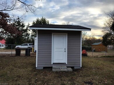 1414 E Green Dr, High Point, NC 27260 - photo 5