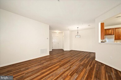 2001 Whispering Ponds Ct unit 2d, Salisbury, MD 21804 - photo 4