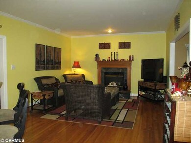 Den/Family/Great Room - View from Eat-in Area