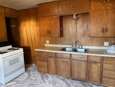 706 W H St, Ogallala, NE 69153 - photo 3