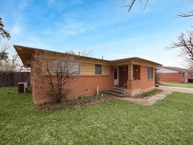 1314 Southern Blvd, Cleburne, TX 76033 - photo 2