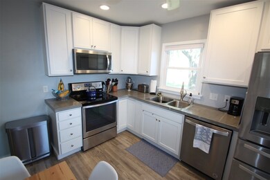 1113 W 8th St, Cedar Falls, IA 50613 - photo 6