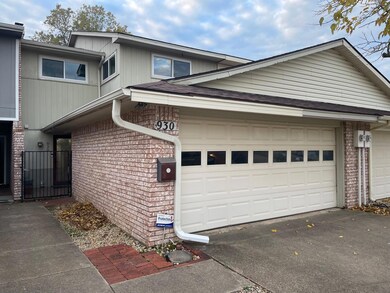 930 Shady Creek Ln, Bedford, TX 76021 - photo 2