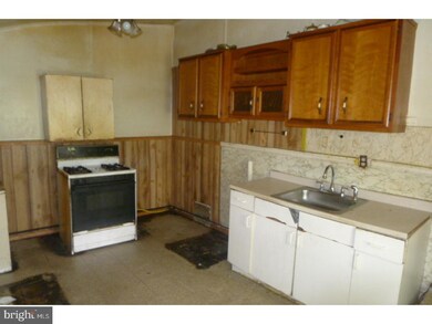621 Spruce St, Camden, NJ 08103 - photo 4
