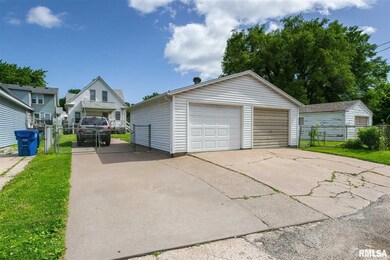 1451 W 7th St, Davenport, IA 52802 - photo 5