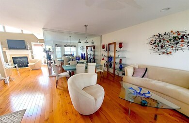 Livingroom / Dining room Combo