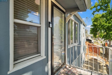 7700 Garfield Ave, Oakland, CA 94605 - photo 5