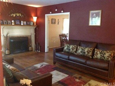 Living Room - Cozy Fireplace 