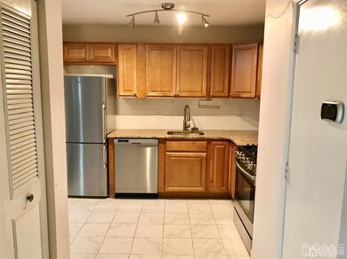 616 Cricket Ln unit 616, Woodbridge, NJ 07095 - photo 2