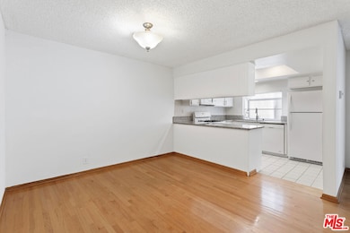 11916 Goshen Ave unit 5, Los Angeles, CA 90049 - photo 5