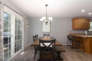 5 Kitchen Dining Area