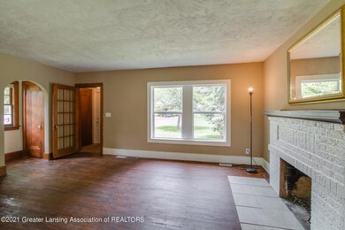 2120_E_Grand_River_JEFF-9