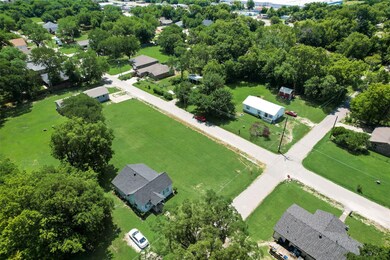 607 E 6th St, Bonham, TX 75418 - photo 7