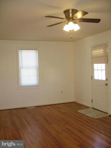 121 W 7th Ave, Ranson, WV 25438 - photo 2