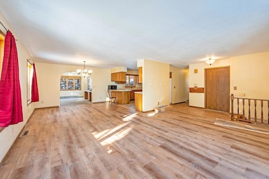 225 S 7th Ave E unit E, Truman, MN 56088 - photo 2