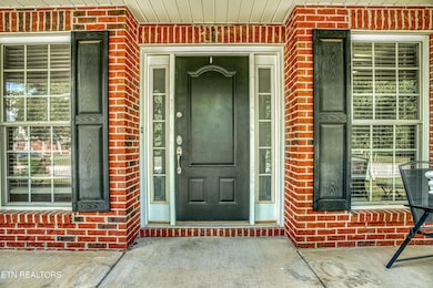 300 Yellowstone Ln-0002