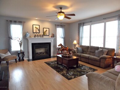 1250 Woodberry Dr, Mountain Top, PA 18707 - photo 2