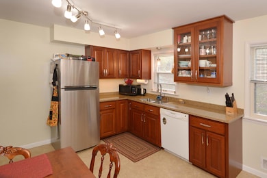 2431 Hillsdale Ave, Kalamazoo, MI 49006 - photo 6