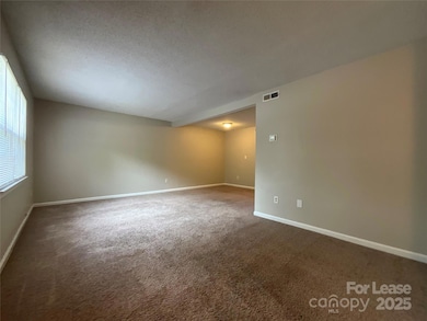 8913 Hunter Ridge Dr unit 8913, Charlotte, NC 28226 - photo 2