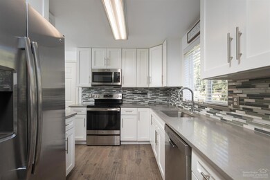 801 NW Roanoke Ave, Bend, OR 97701 - photo 5