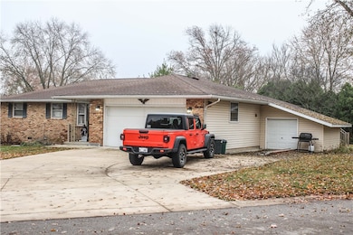 7 Mitchell Ave, Mattoon, IL 61938 - photo 2