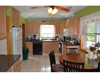 18 Robinson St, Saugus, MA 01906 - photo 7