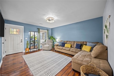 1924 Middlewood Ct, High Point, NC 27265 - photo 3