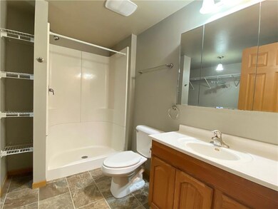 1021 5th Ave - full bathroom