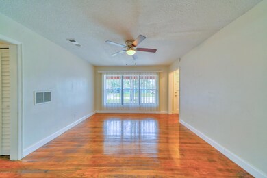 4425 Ish Brant Rd W, Jacksonville, FL 32210 - photo 4