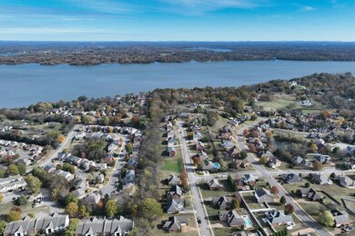 close to the lake, shopping and dining