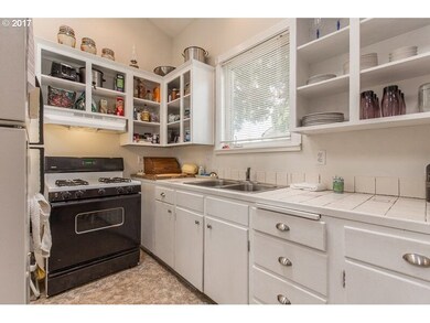 86 S 3rd St, Creswell, OR 97426 - photo 6