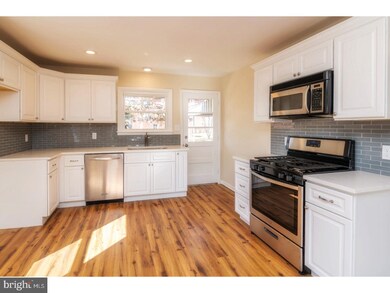 1201 E Bellevue Ave, Reading, PA 19605 - photo 7