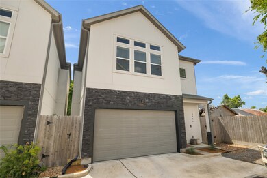 Beautiful Freestanding end-unit Home with a Yard!