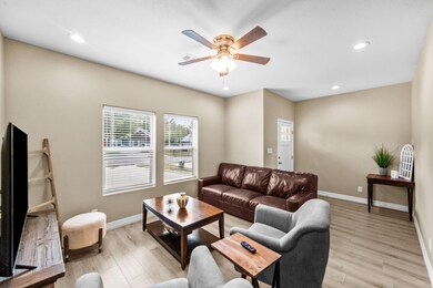 615 W Elm St, Denison, TX 75020 - photo 6