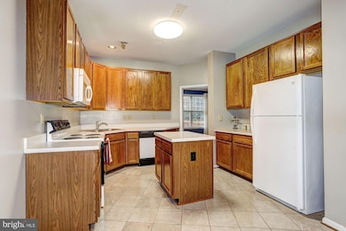 7304 Rocky Creek Dr, Columbia, MD 21046 - photo 3