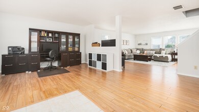10355 Waveland Cir, Fishers, IN 46038 - photo 5