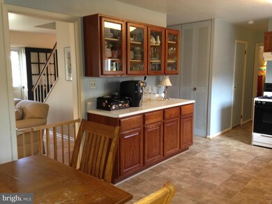 13203 Parkland Dr, Rockville, MD 20853 - photo 3