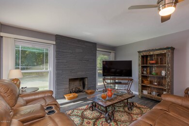 919 Laurel Rd Santa Paula CA-003-005-Sti