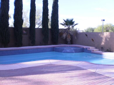 Heated private pool in backyard - 009