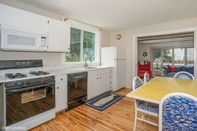 05_80LewisRoad_191_KitchenBreakfastRoom_