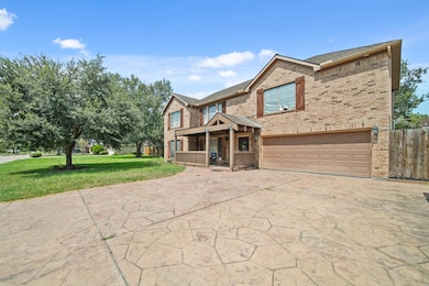 4800 Heathrow Ln, Alvin, TX 77511 - photo 3