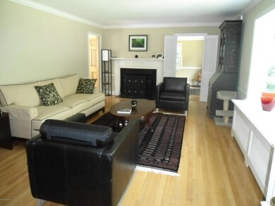 Livingroom2