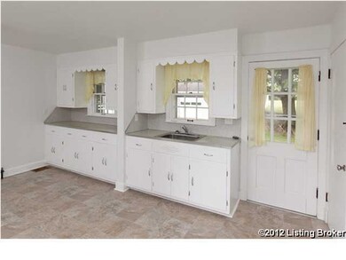 8302 Hudson Ln, Louisville, KY 40291 - photo 7