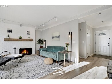 Living Room/Entrance
