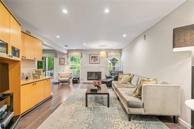 154 Hidden Ridge Dr, Syosset, NY 11791 - photo 4