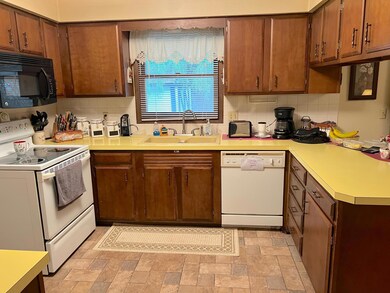 1602 Gateway Dr, Albert Lea, MN 56007 - photo 3