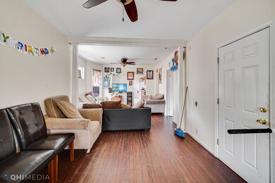 112 N Saint James St, Waukegan, IL 60085 - photo 3